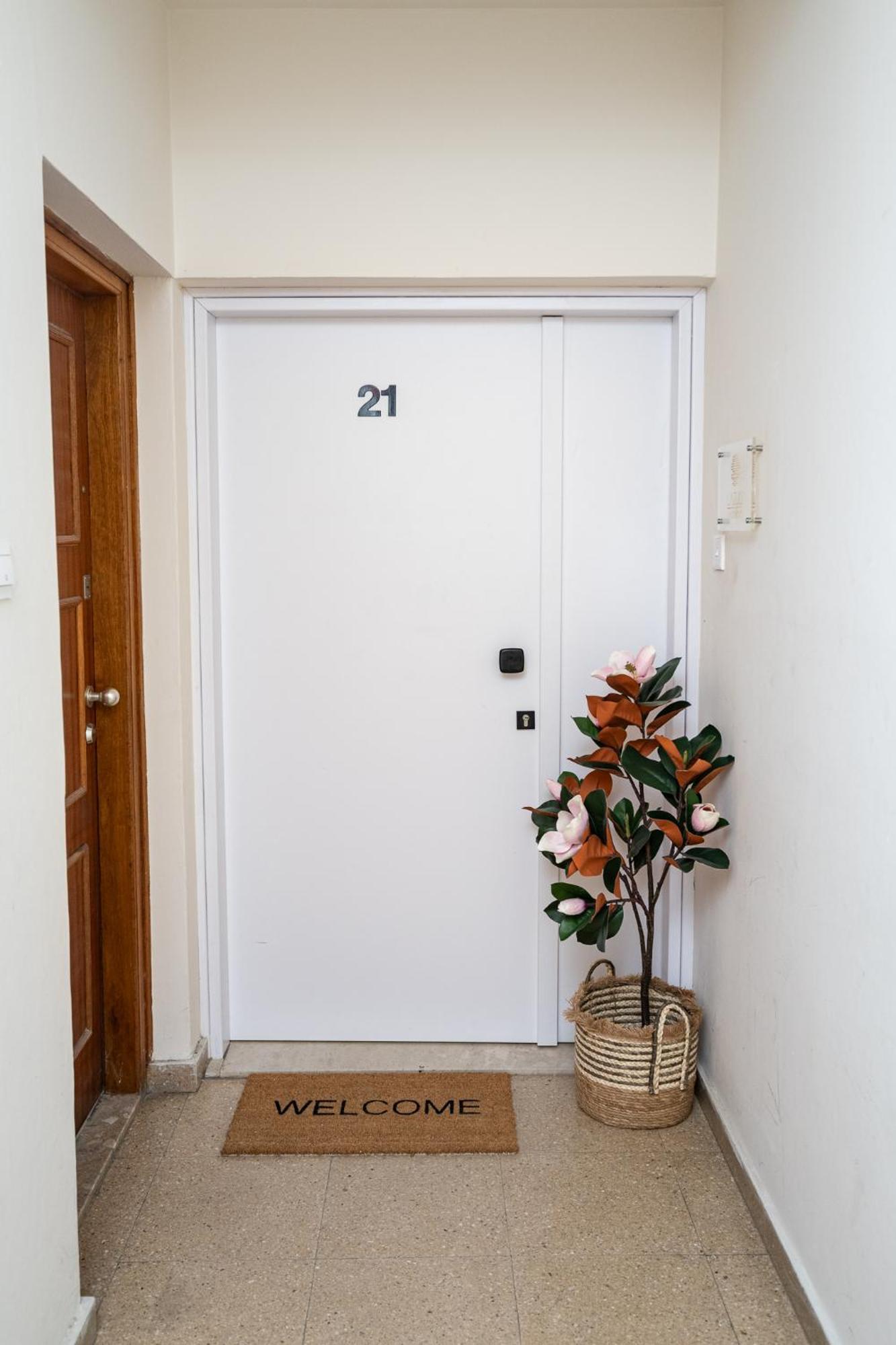 Lazuli Sea View Beachfront Ap 21 Larnaka Exterior foto