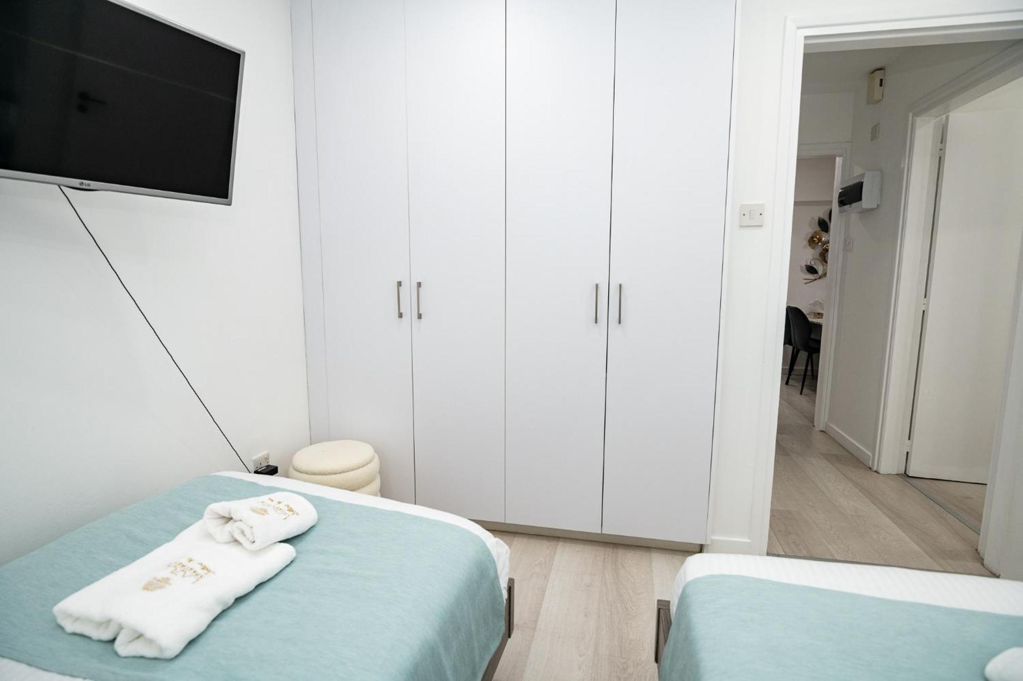 Lazuli Sea View Beachfront Ap 21 Larnaka Exterior foto