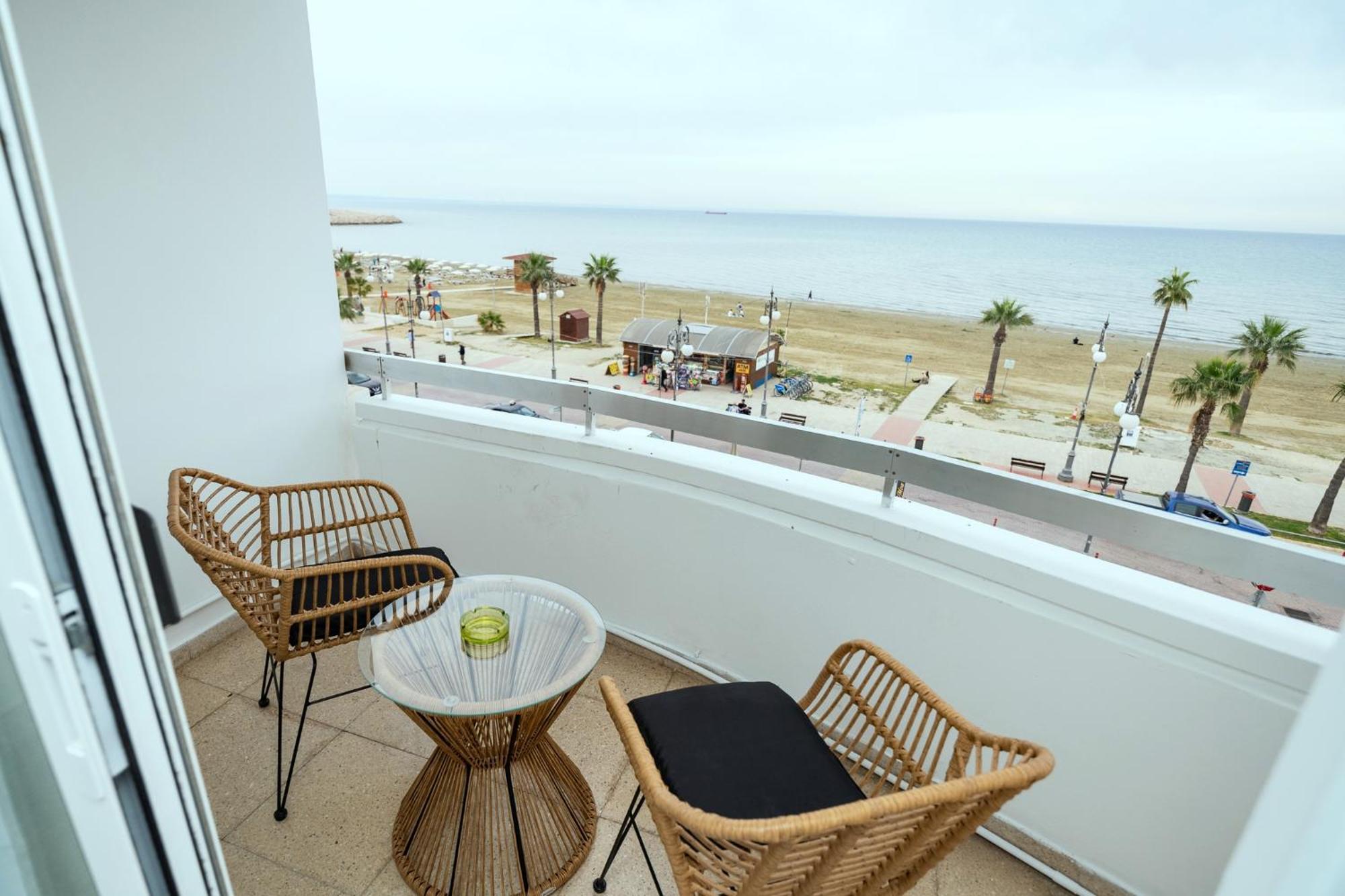 Lazuli Sea View Beachfront Ap 21 Larnaka Exterior foto